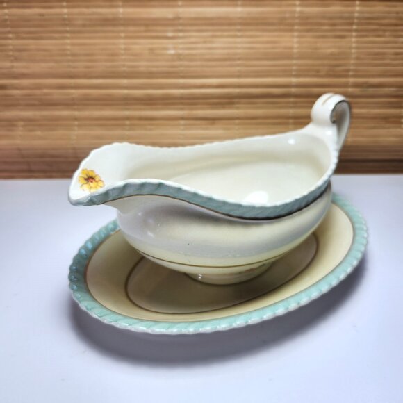 Johnson Brothers Gravy Boat Windsorware JB18 Floral Pattern Aqua Fluted Rim - Picture 3 of 12